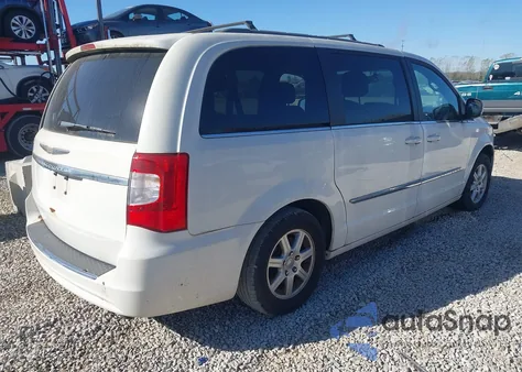 2011 Chrysler Town & Country Touring z USA, uszkodzony, nr VIN 2A4RR5DG2BR771273